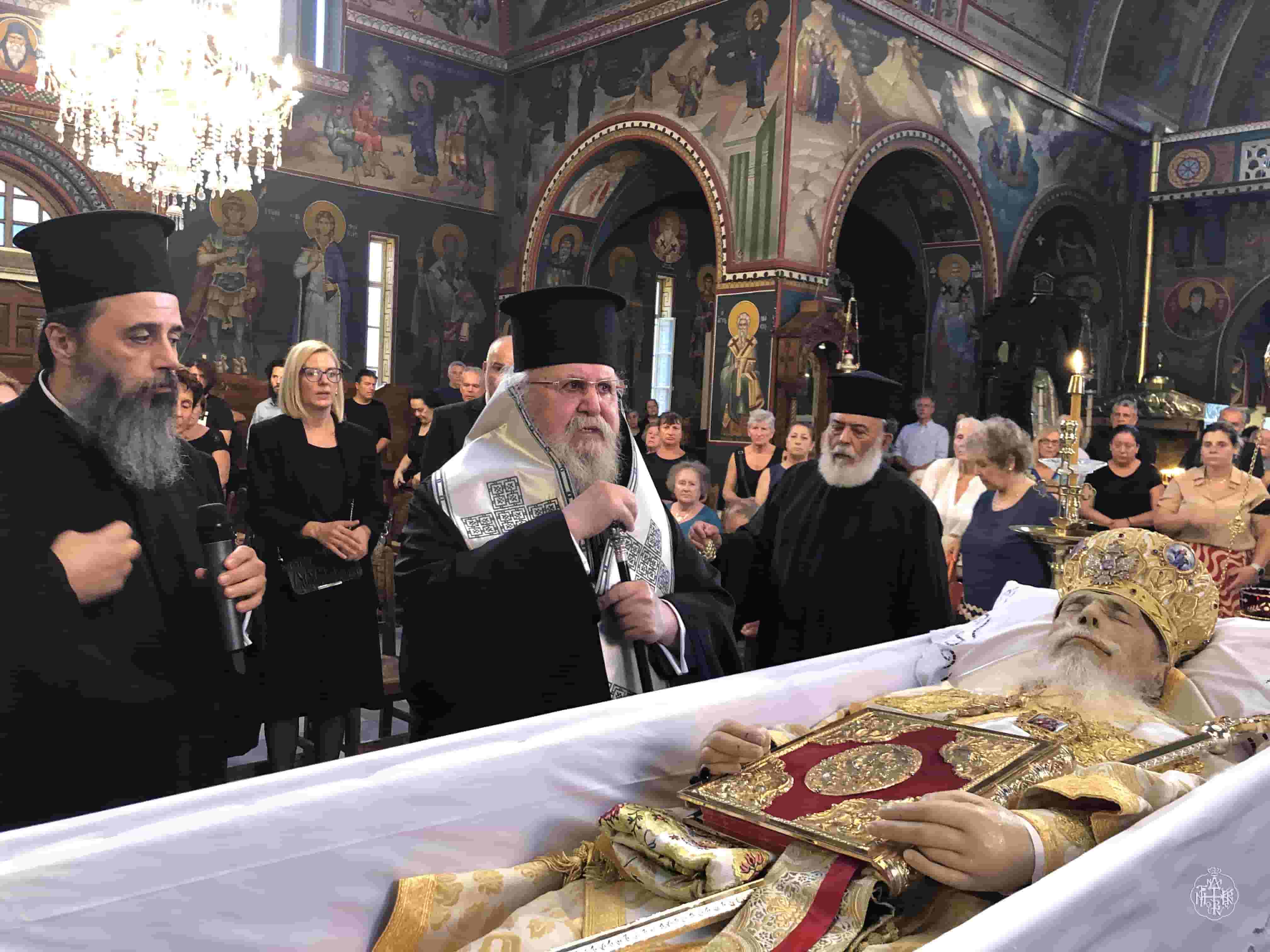 ΤΡΙΣΑΓΙΟ ΕΝΩΠΙΟΝ ΤΟΥ ΣΚΗΝΩΜΑΤΟΣ ΤΟΥ ΜΑΚΑΡΙΣΤΟΥ ΜΗΤΡΟΠΟΛΙΤΟΥ ΚΟΡΙΝΘΟΥ ΚΥΡΟΥ ΔΙΟΝΥΣΙΟΥ,ΕΤΕΛΕΣΕ Ο ΣΕΒΑΣΜΙΩΤΑΤΟΣ ΜΗΤΡΟΠΟΛΙΤΗΣ ΜΑΣ