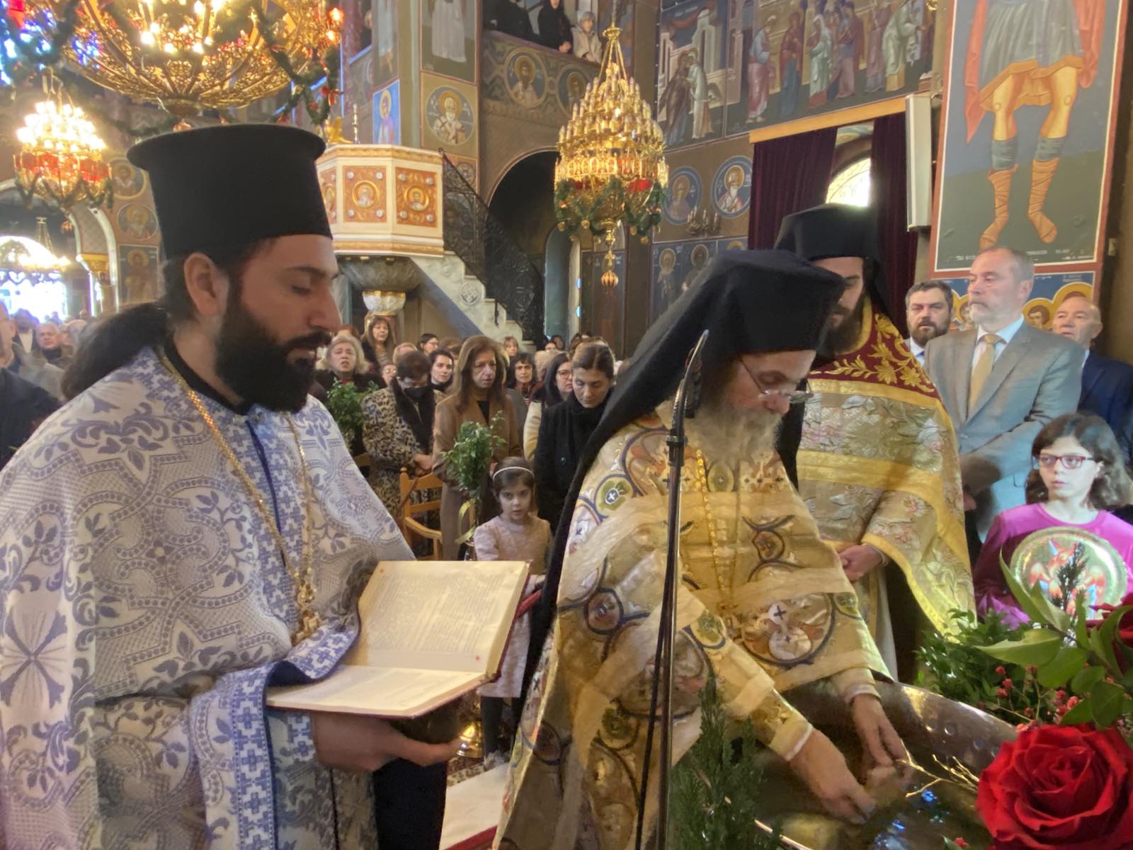 Η ΕΟΡΤΗ ΤΩΝ ΘΕΟΦΑΝΕΙΩΝ ΣΤΟΝ ΙΕΡΟ ΝΑΟ ΕΥΑΓΓΕΛΙΣΜΟΥ ΤΗΣ ΘΕΟΤΟΚΟΥ - ΑΓΙΑΣ ΦΩΤΕΙΝΗΣ ΥΜΗΤΤΟΥ