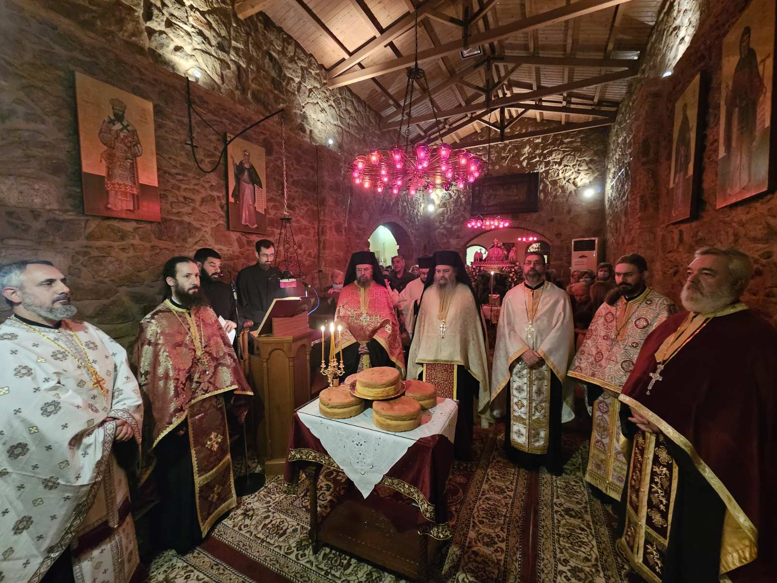 Η ΕΟΡΤΗ ΤΗΣ ΑΓΙΑΣ ΜΕΓΑΛΟΜΑΡΤΥΡΟΣ ΒΑΡΒΑΡΑΣ ,ΣΤΟ ΙΕΡΟ ΠΑΡΕΚΚΛΗΣΙΟ ΤΗΣ ΑΓΙΑΣ ΒΑΡΒΑΡΑΣ ΣΤΟ ΒΥΡΩΝΑ