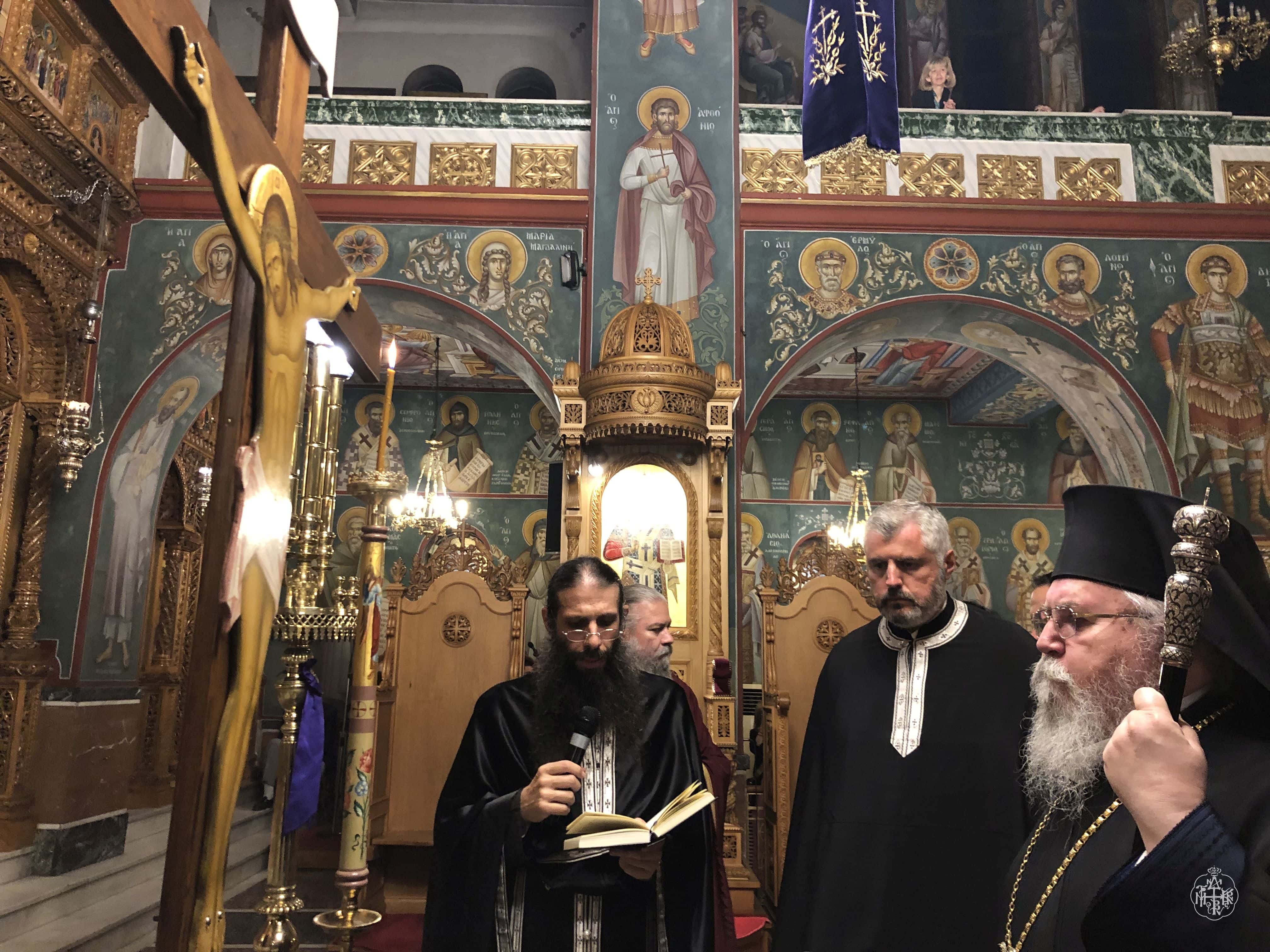 Η ΑΚΟΛΟΥΘΙΑ ΤΩΝ ΑΧΡΑΝΤΩΝ ΠΑΘΩΝ ΣΤΟΝ ΜΗΤΟΠΟΛΙΤΙΚΟ ΙΕΡΟ ΝΑΟ ΑΓΙΟΥ ΝΙΚΟΛΑΟΥ ΚΑΙΣΑΡΙΑΝΗΣ