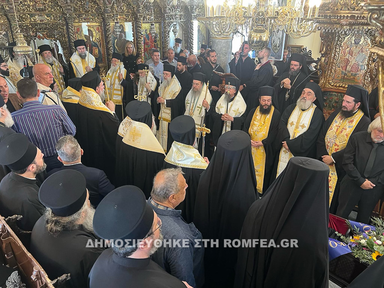Το «ύστατο χαίρε» στην μητέρα του Σύρου Δωροθέου