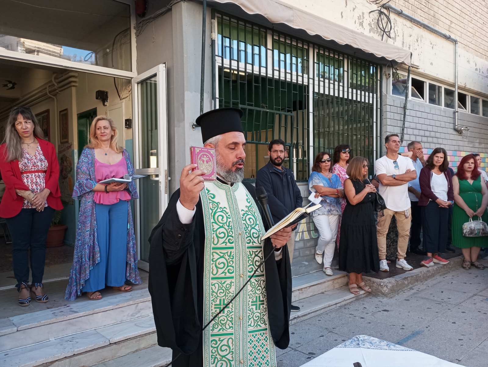 ΑΓΙΑΣΜΟΙ ΓΙΑ ΤΗΝ ΝΕΑ ΣΧΟΛΙΚΗ ΧΡΟΝΙΑ ΣΤΗΝ ΕΝΟΡΙΑ ΤΟΥ ΚΑΘΕΔΡΙΚΟΥ ΙΕΡΟΥ ΝΑΟΥ ΑΓΙΑΣ ΤΡΙΑΔΟΣ ΒΥΡΩΝΟΣ